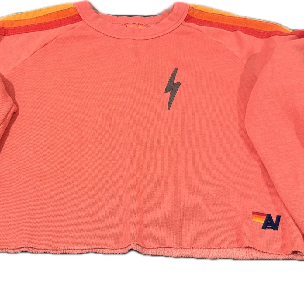 PINK BOLT EMBROIDERY CLASSIC CROPPED CREW SWEATSHIRT